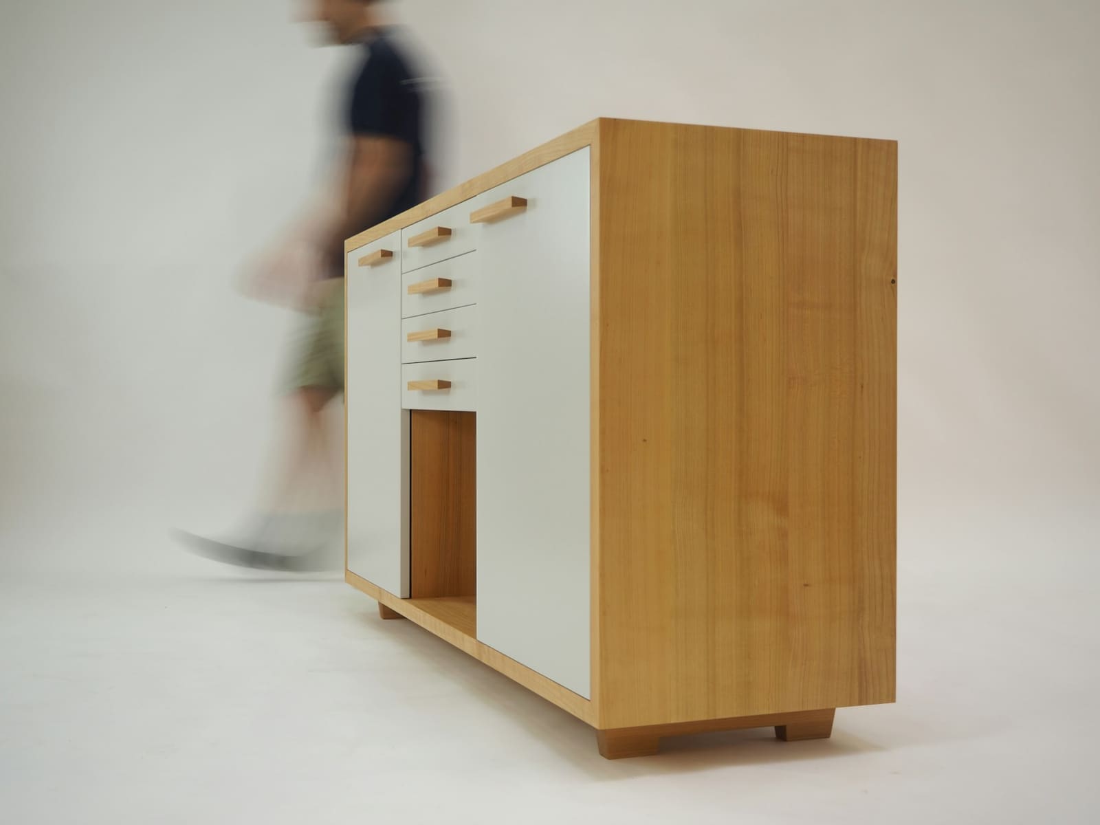 Meuble de rangement en bois clair