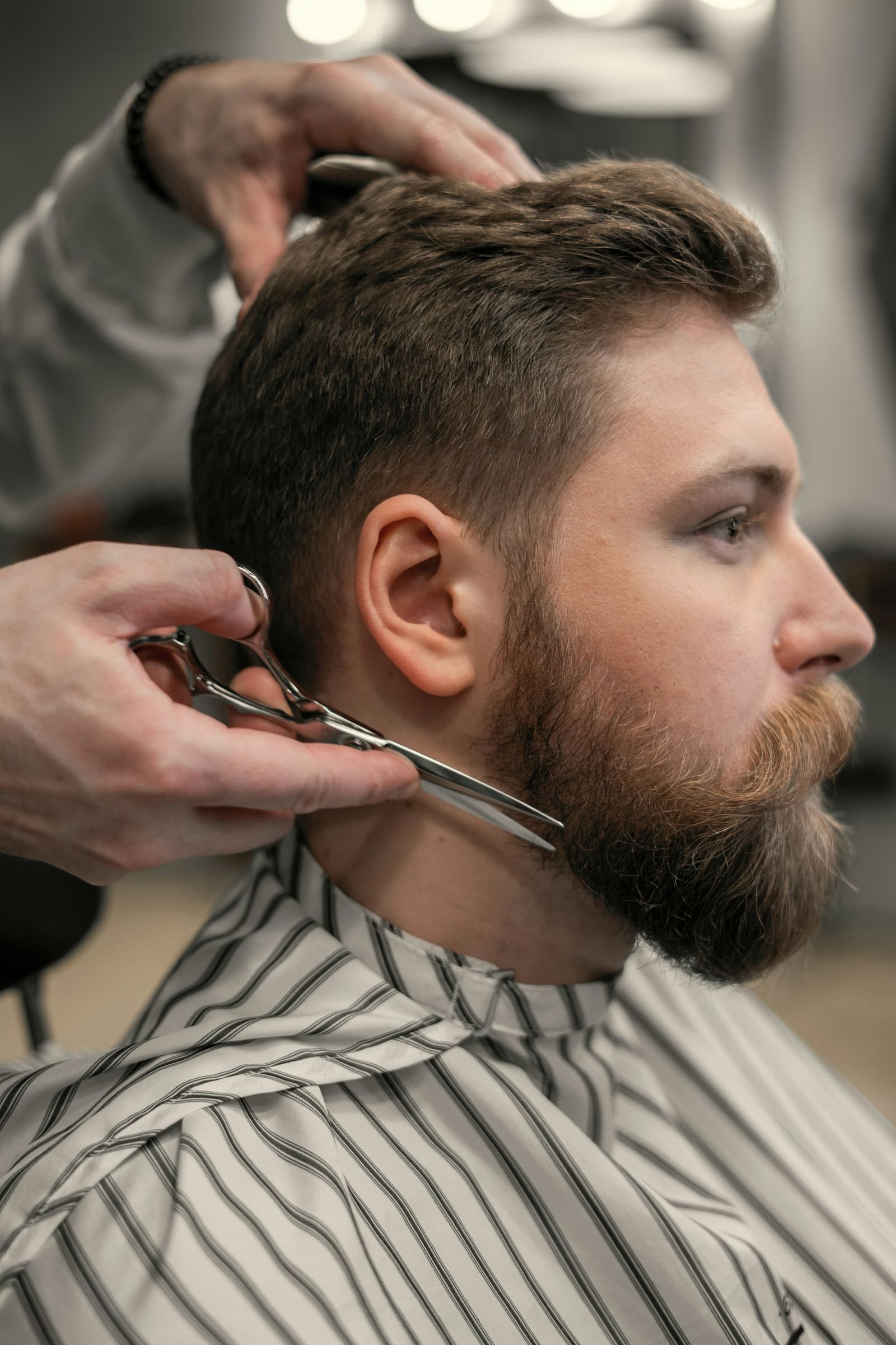 Taille de barbe aux ciseaux